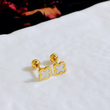 Load image into Gallery viewer, MINI STUDS TREBOL EARRINGS
